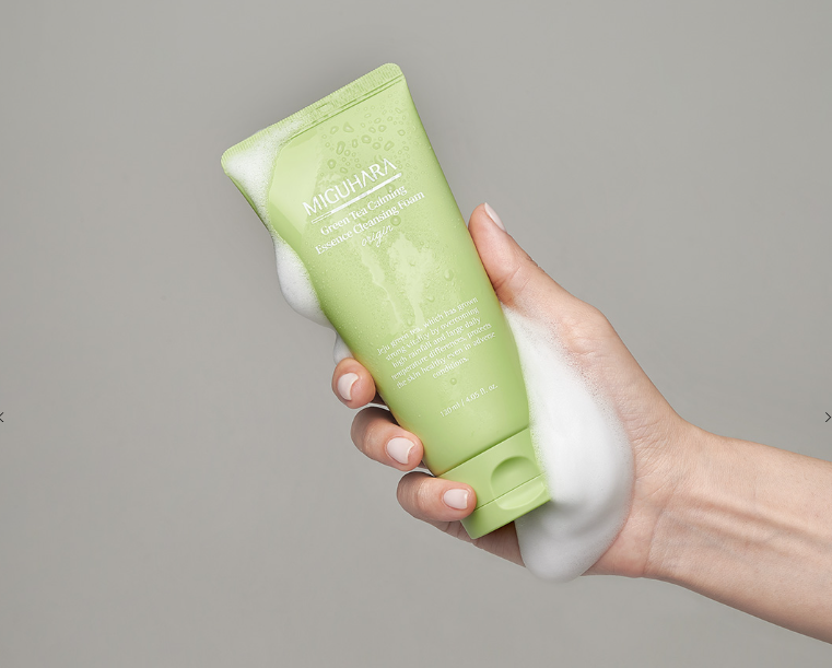 Espuma limpiadora con esencia calmante de té verde 120 ml